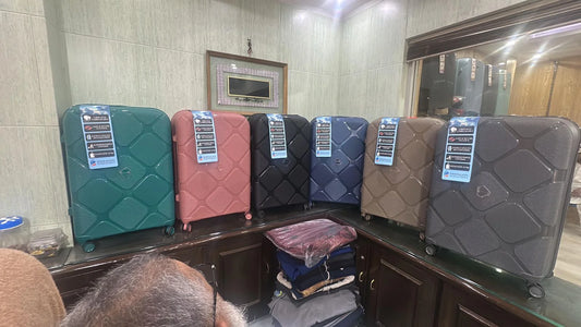 American Tourister Instagon Hard Trolley spinner Luggage Bag 4 PC