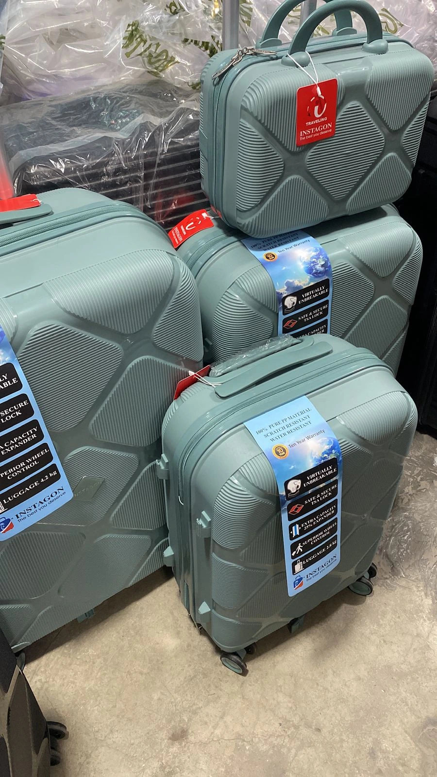 American Tourister Instagon Hard Trolley spinner Luggage Bag 4 PC